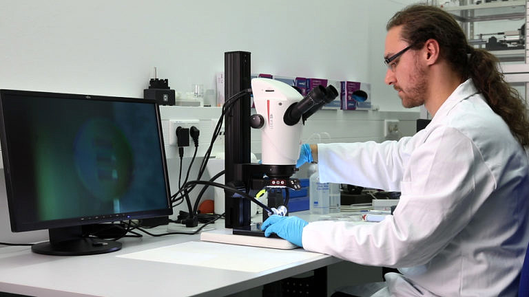 Advanced liquid cell architecture for high performance in situ transmission electron microscopy in materials sciences